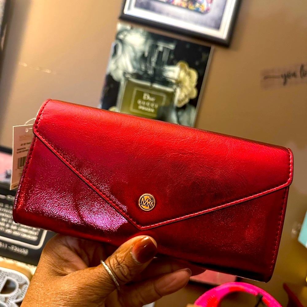 Michael Kors Continental Wallet Metallic Patent Leather / added unbranded chain - Picture 3 of 15
